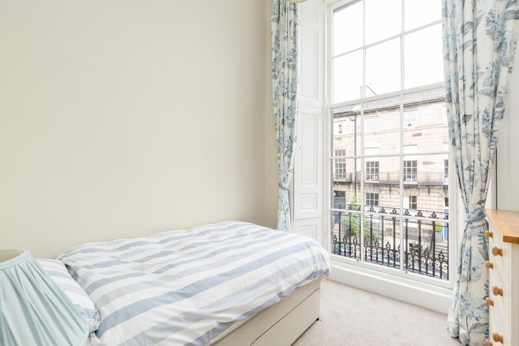 Light And Spacious 2 Bedroom Flat In Heart Of エディンバラ エクステリア 写真