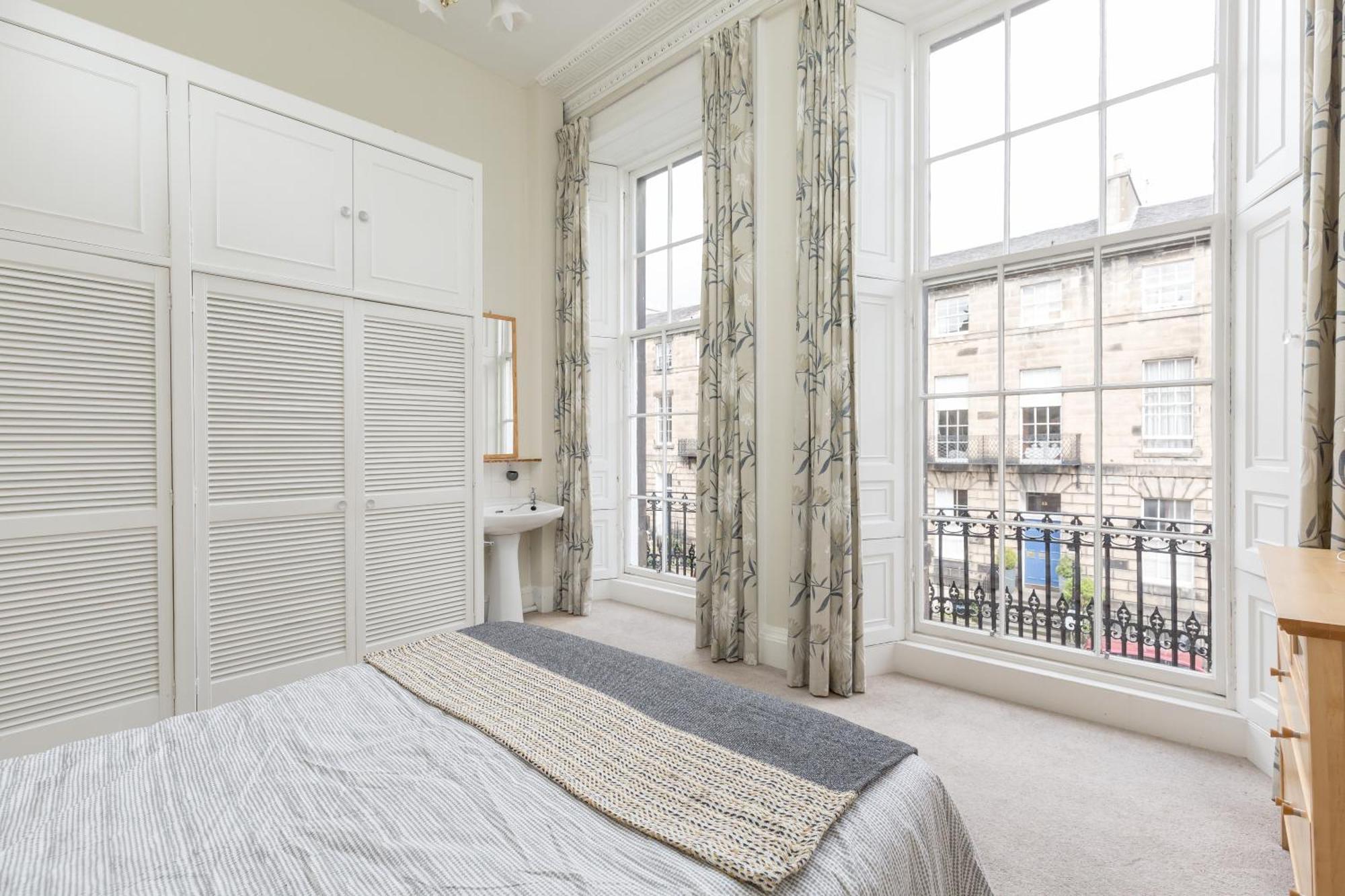 Light And Spacious 2 Bedroom Flat In Heart Of エディンバラ エクステリア 写真